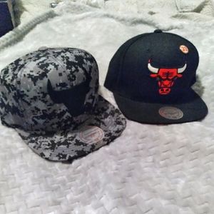 2 Chicago Bulls snapbacks